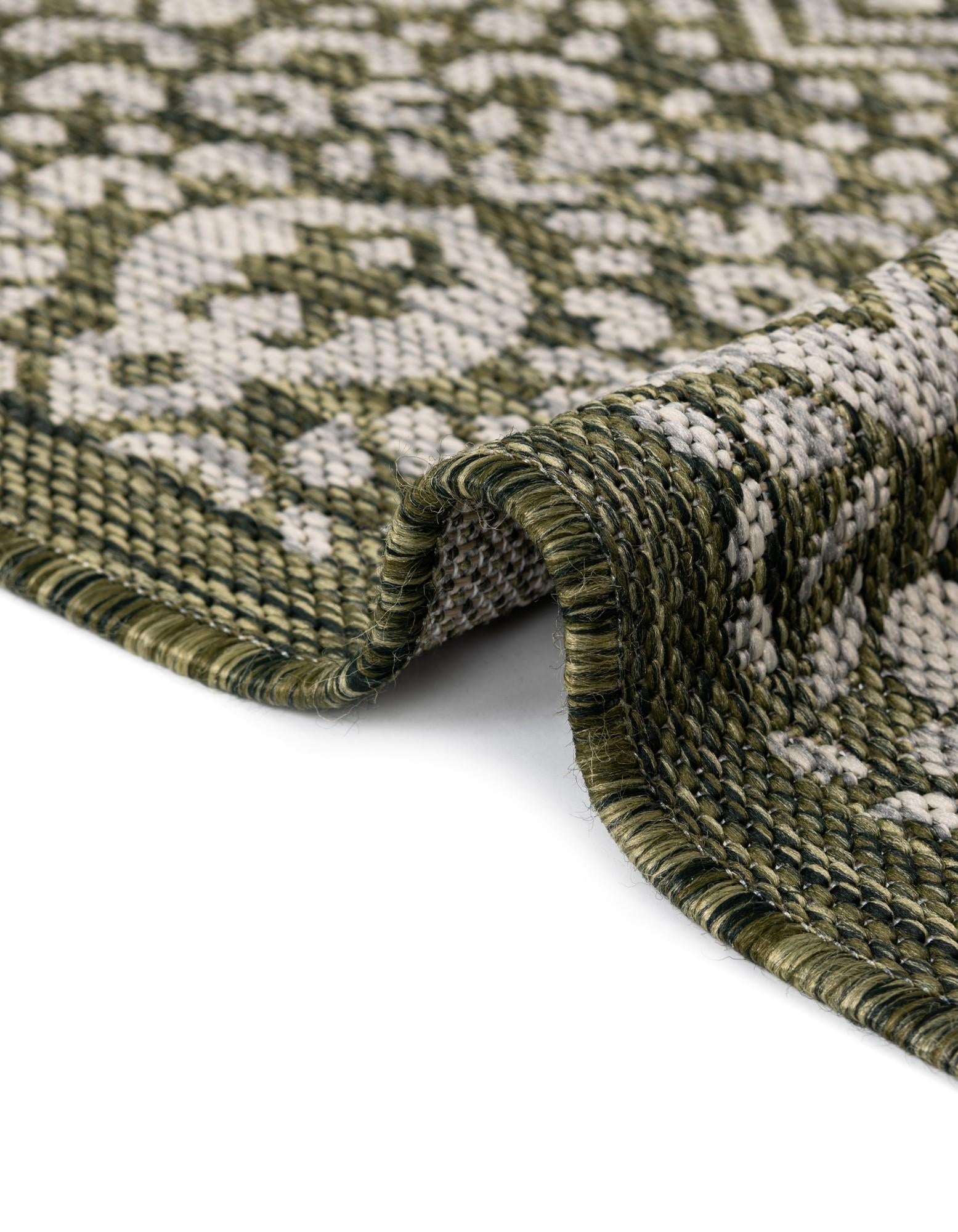 10' 8 x 10' 8 Easy-Clean Border Indoor / Outdoor Square Rug