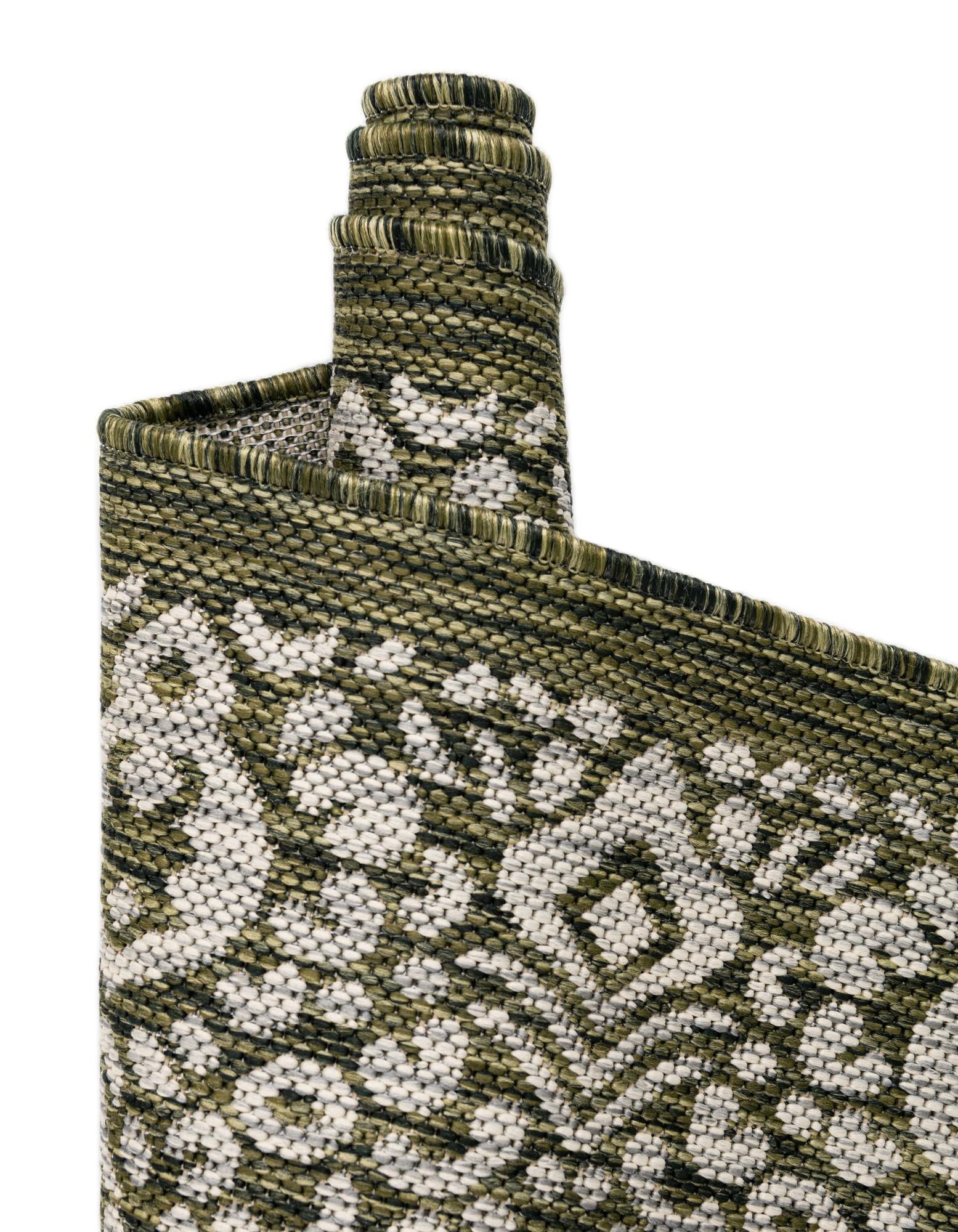 10' 8 x 10' 8 Easy-Clean Border Indoor / Outdoor Square Rug
