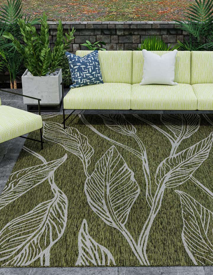 7' 10 x 7' 10 Easy-Clean Botanical Indoor / Outdoor Square Rug