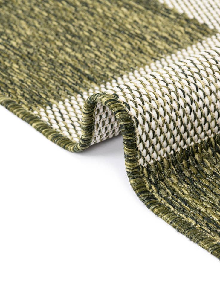 Detail image of 7' 10 x 7' 10 Easy-Clean Checkered Indoor / Outdoor Square Rug