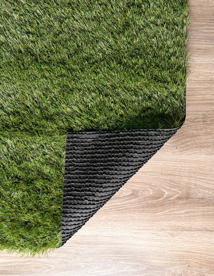 Detail image of 7' 10 x 7' 10 Easy-Clean Grass Indoor / Outdoor Square Rug