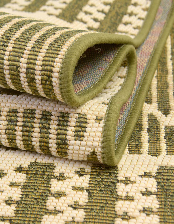 Detail image of 6' x 6' Washable Lattice Indoor / Outdoor Square Rug