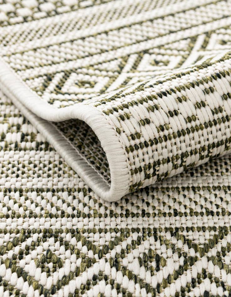 Detail image of 7' 10 x 7' 10 Easy-Clean Ribbon Indoor / Outdoor Square Rug