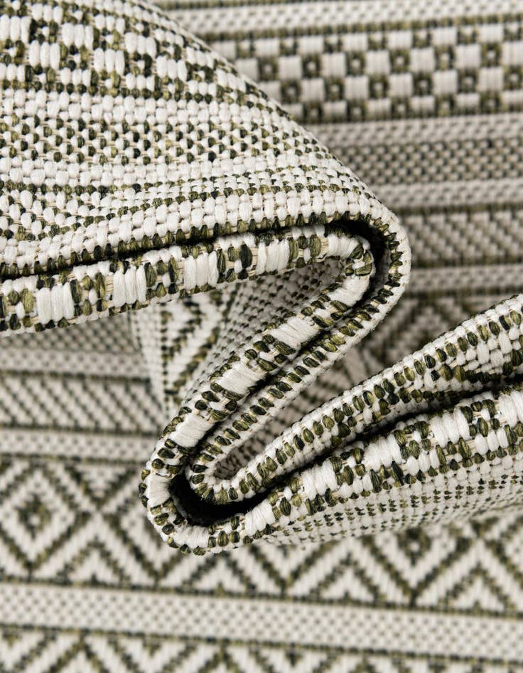 Detail image of 7' 10 x 7' 10 Easy-Clean Ribbon Indoor / Outdoor Square Rug