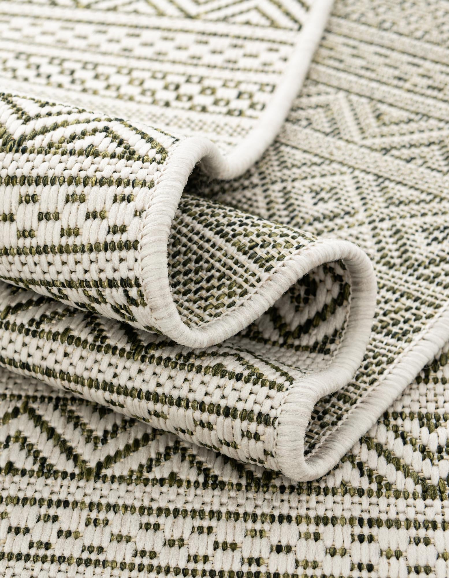 5' 3 x 5' 3 Easy-Clean Ribbon Indoor / Outdoor Square Rug