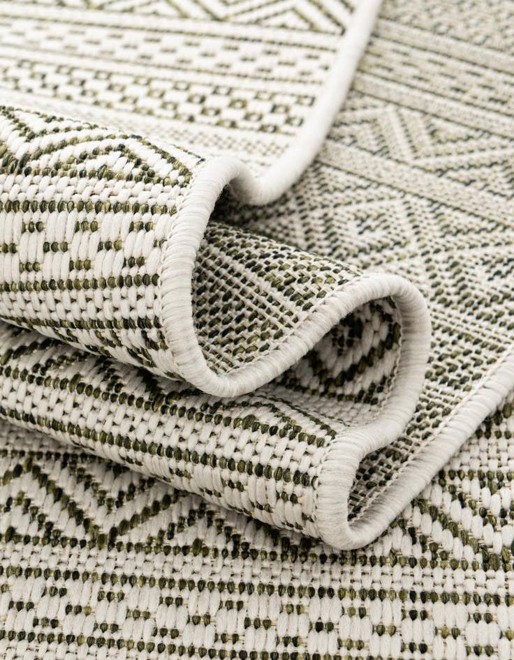 Detail image of 7' 10 x 7' 10 Washable Ribbon Indoor / Outdoor Square Rug