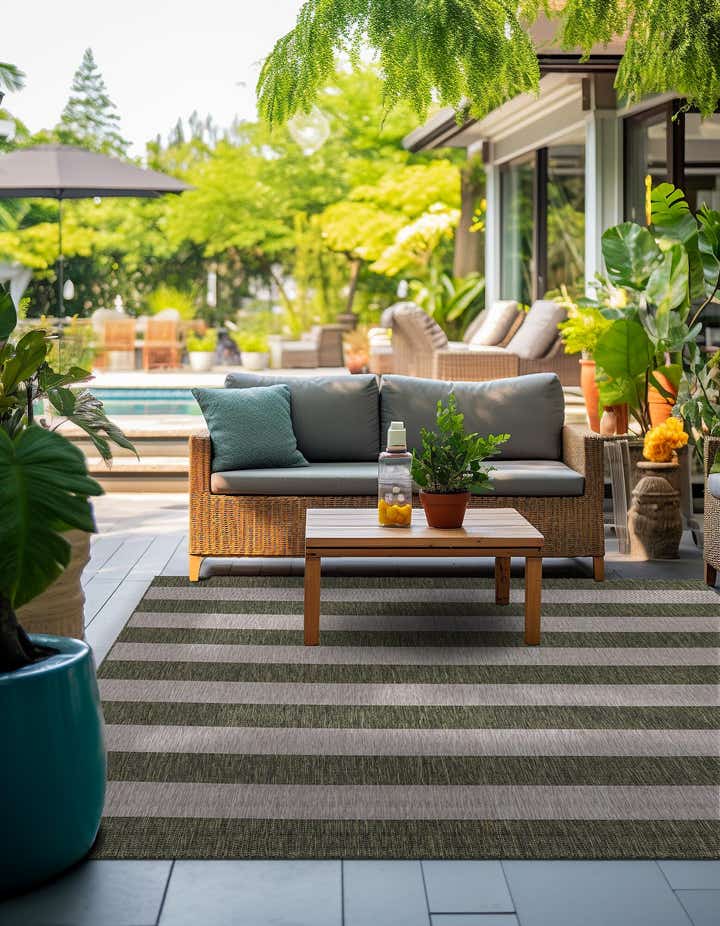 7' 10 x 7' 10 Easy-Clean Striped Indoor / Outdoor Square Rug