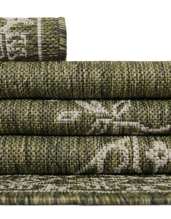13' x 13' Easy-Clean Traditional Indoor / Outdoor Square Rug