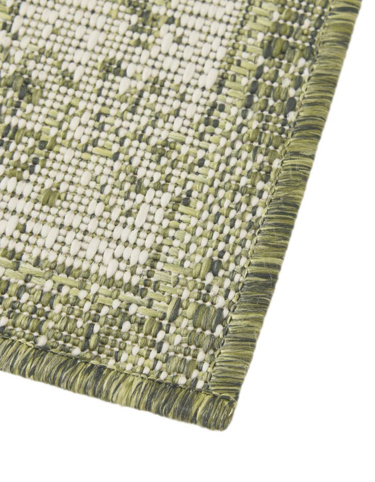 Detail image of 7' 10 x 7' 10 Easy-Clean Traditional Indoor / Outdoor Square Rug