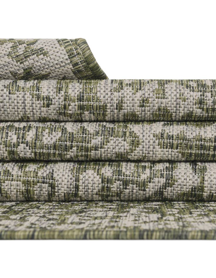 Detail image of 5' 3 x 5' 3  Washable Traditional Indoor / Outdoor Square Rug