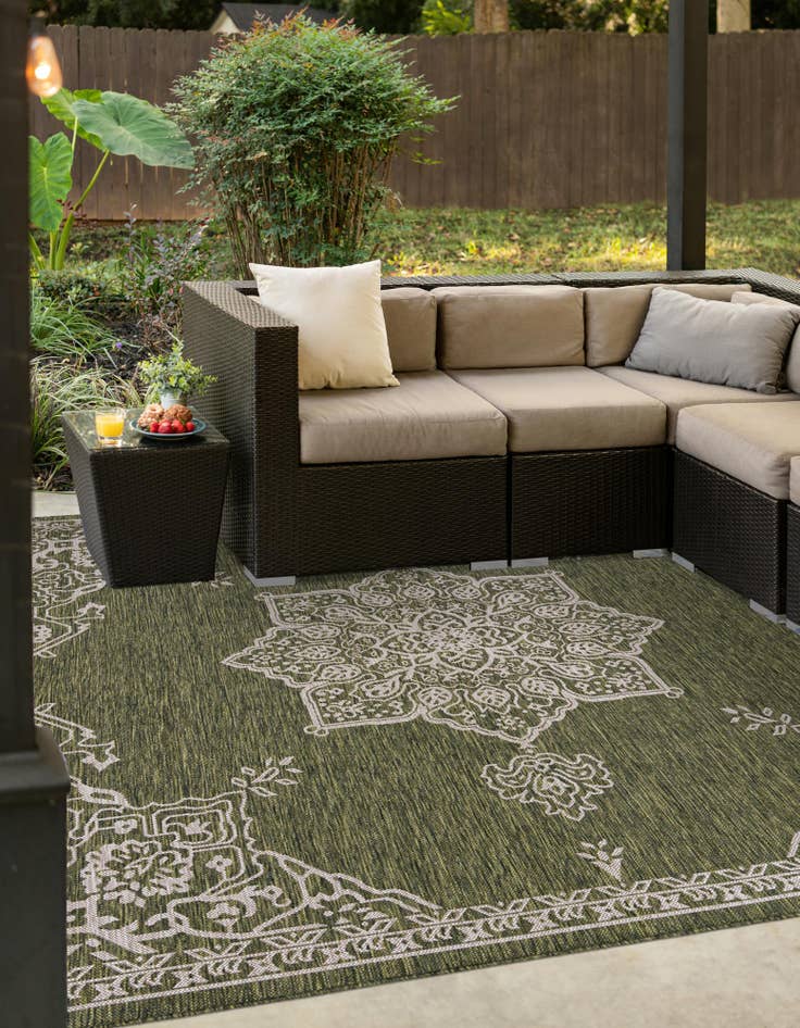 Detail image of 13' x 13'  Washable Traditional Indoor / Outdoor Square Rug