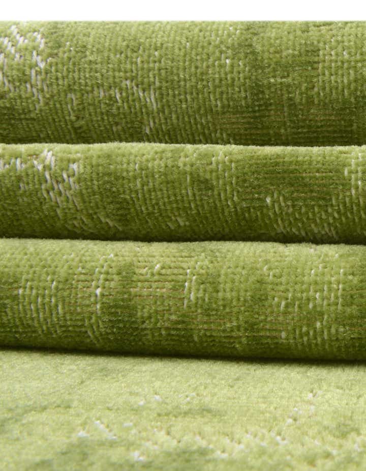 7' 10 x 7' 10 Valencia Square Rug