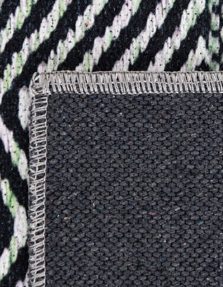 Detail image of 5' x 5' Washable Yara Square Rug