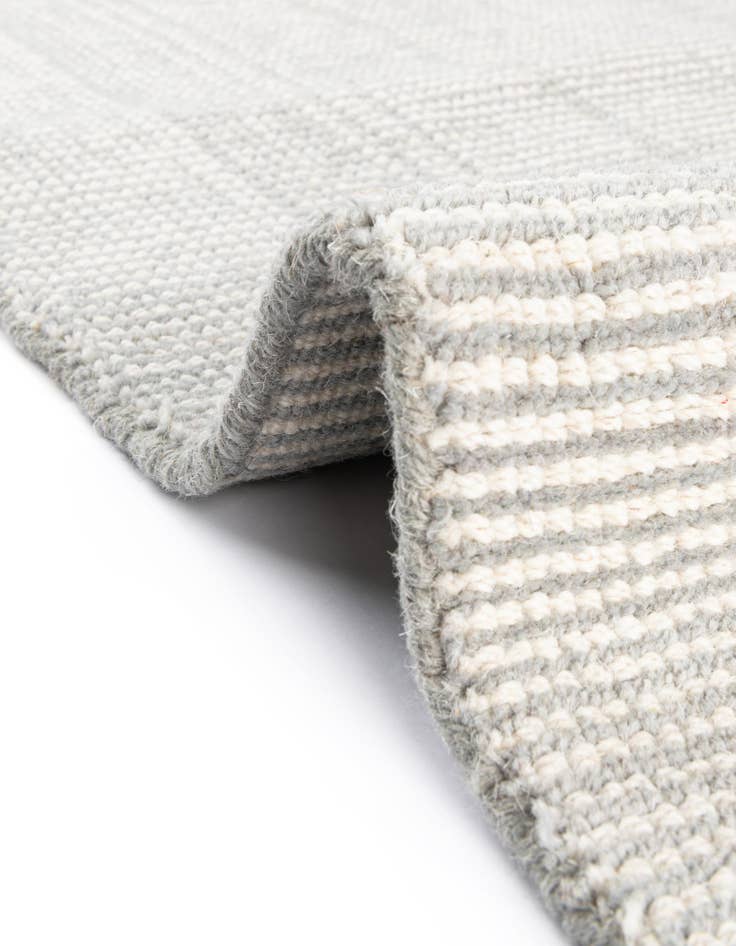 Detail image of 7' 10 x 10'  Hand Woven Jill Zarin English Manor Wool Oval Rug