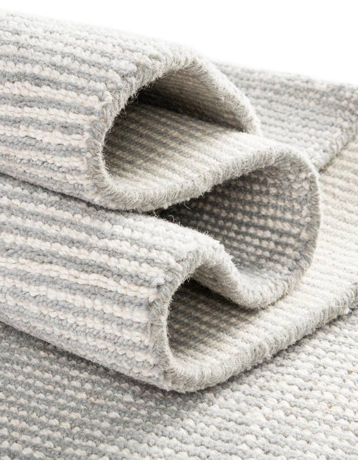 Detail image of 7' 10 x 10'  Hand Woven Jill Zarin English Manor Wool Oval Rug