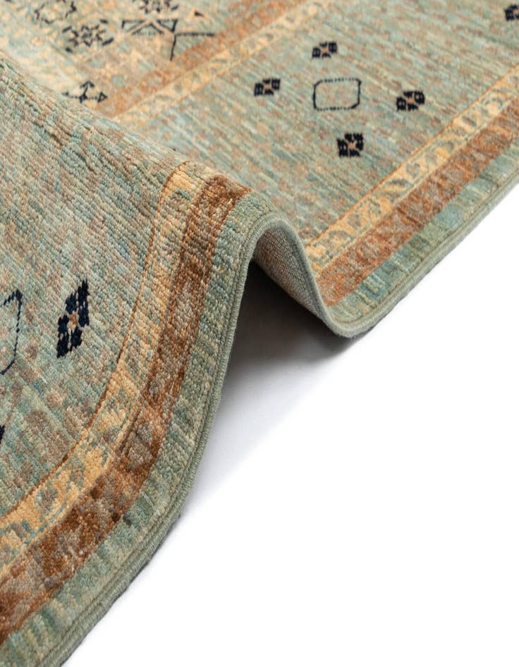 Detail image of 5' 9 x 8' 7 Amina Rug