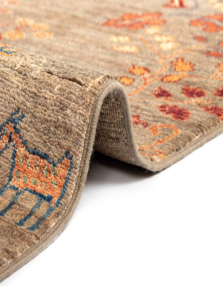 Detail image of 5' x 6' 7 Ariana Wool Rug