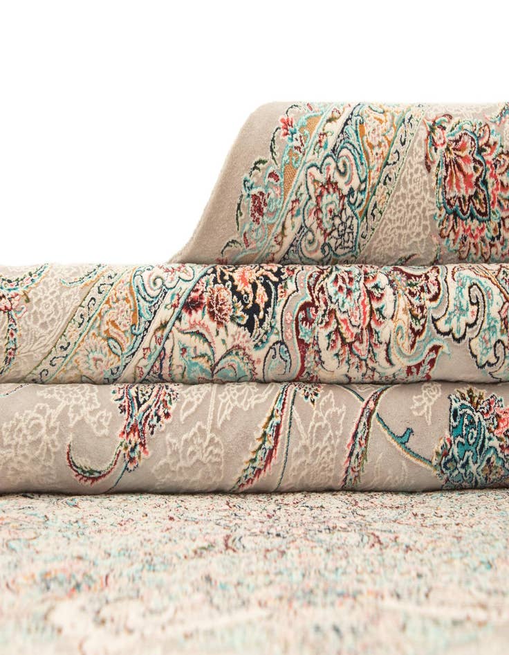 Detail image of 6' 6 x 9' 9 Ghom Design Rug