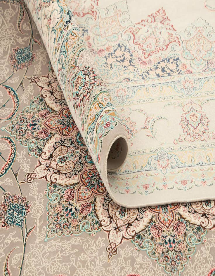 Detail image of 6' 6 x 9' 9 Ghom Design Rug