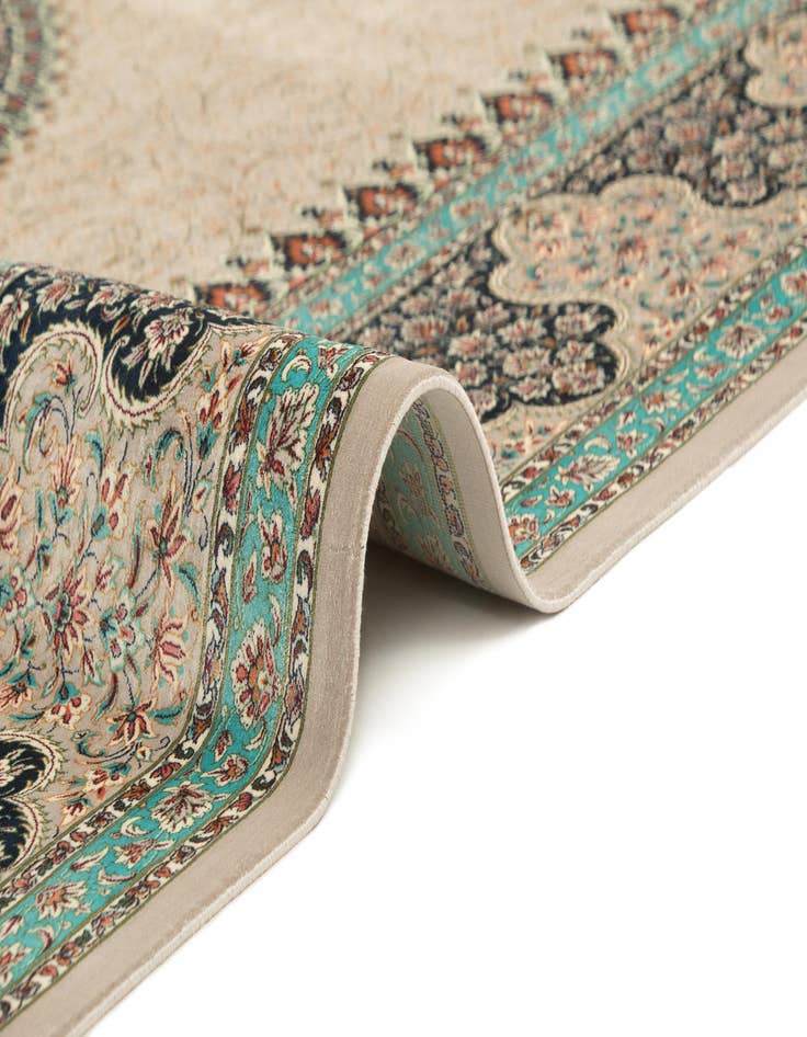 Detail image of 6' 6 x 9' 9 Ghom Design Rug