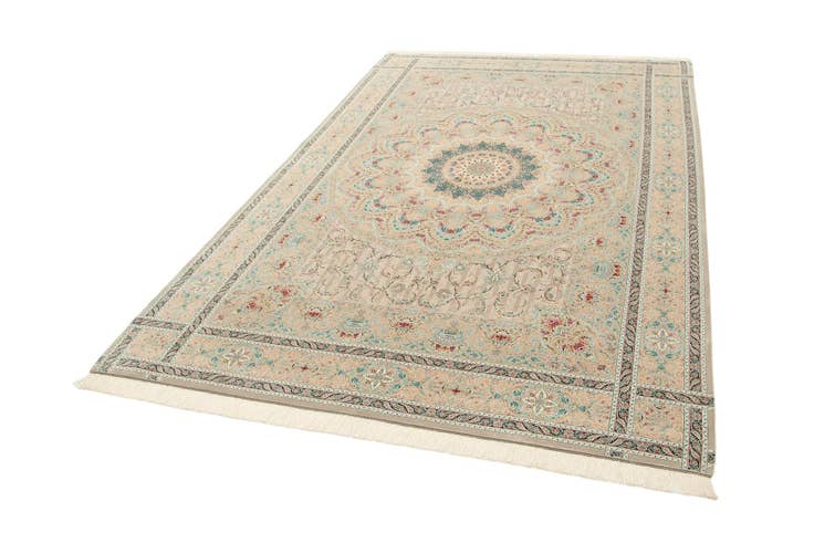 Detail image of 6' 5 x 9' 10 Ghom Design Rug