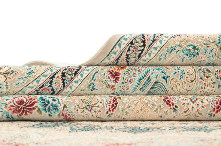 Detail image of 6' 5 x 9' 10 Ghom Design Rug