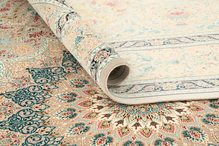 Detail image of 6' 5 x 9' 10 Ghom Design Rug