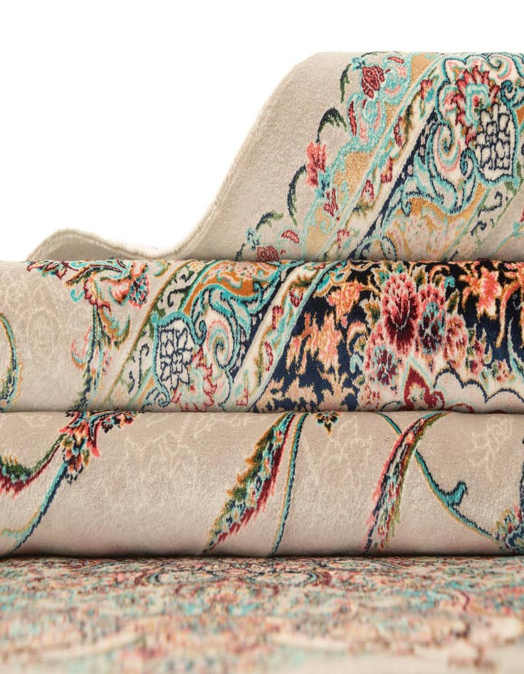 Detail image of 6' 6 x 9' 9 Ghom Design Rug