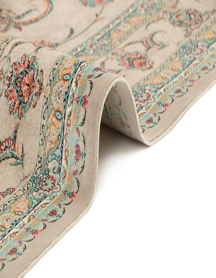 Detail image of 6' 6 x 9' 9 Ghom Design Rug