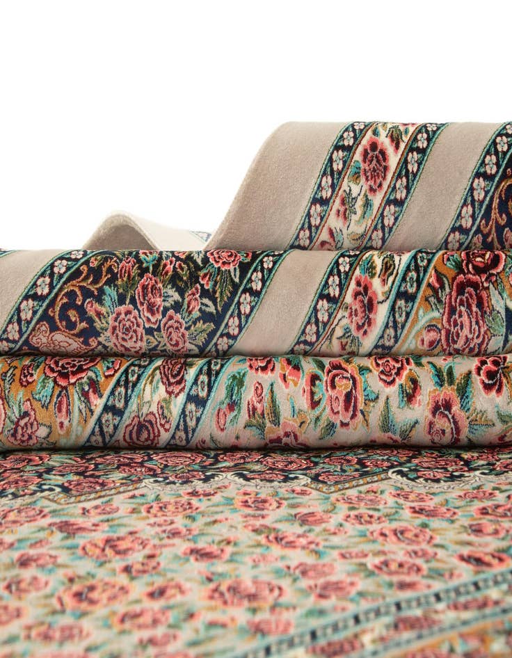 Detail image of 6' 6 x 9' 10 Ghom Design Rug
