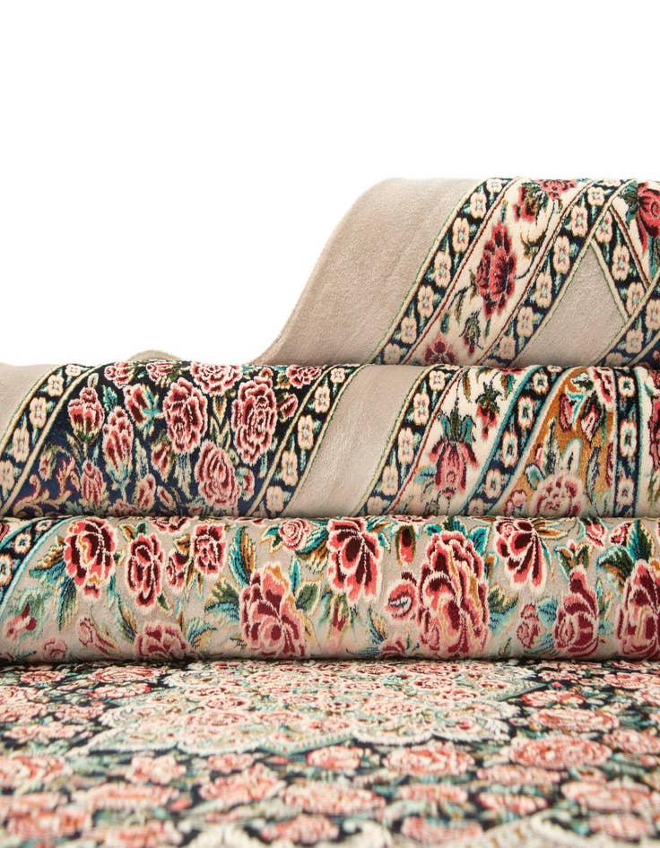 Detail image of 6' 6 x 9' 9 Ghom Design Rug