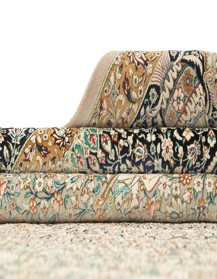 Detail image of 6' 6 x 9' 9 Ghom Design Rug