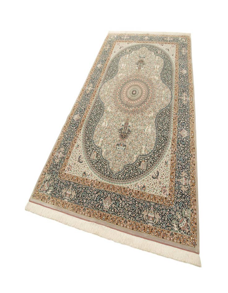 Detail image of 6' 6 x 9' 9 Ghom Design Rug