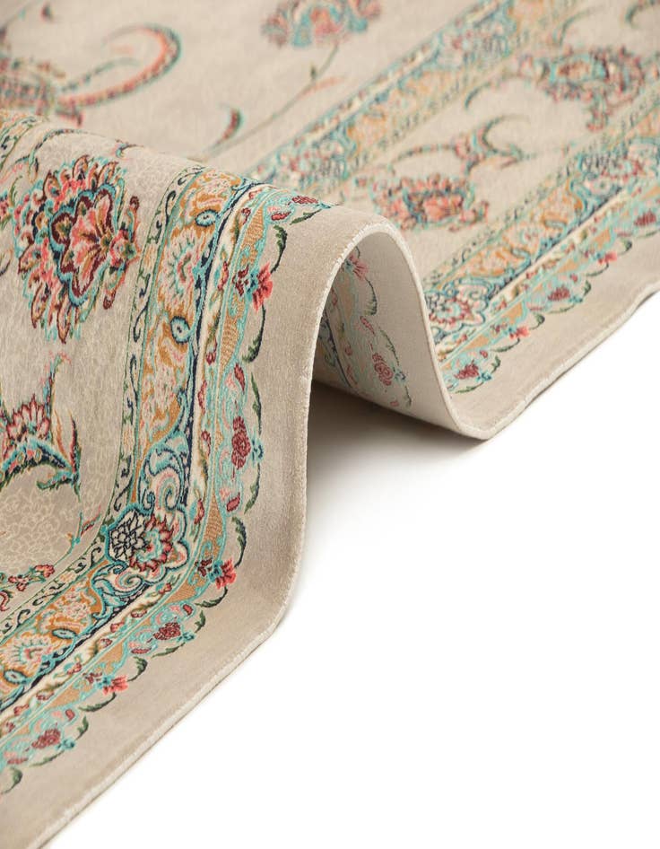 Detail image of 6' 6 x 9' 9 Ghom Design Rug