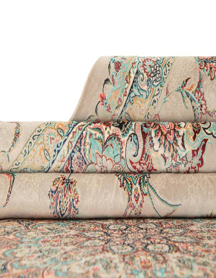 Detail image of 6' 6 x 9' 9 Ghom Design Rug