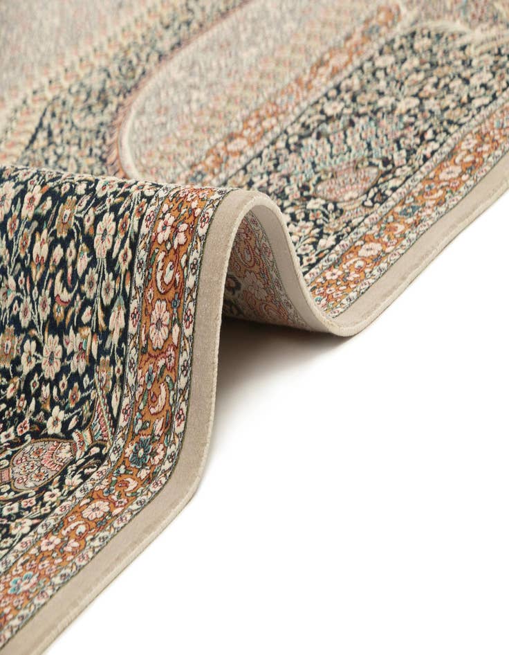 Detail image of 6' 6 x 9' 9 Ghom Design Rug