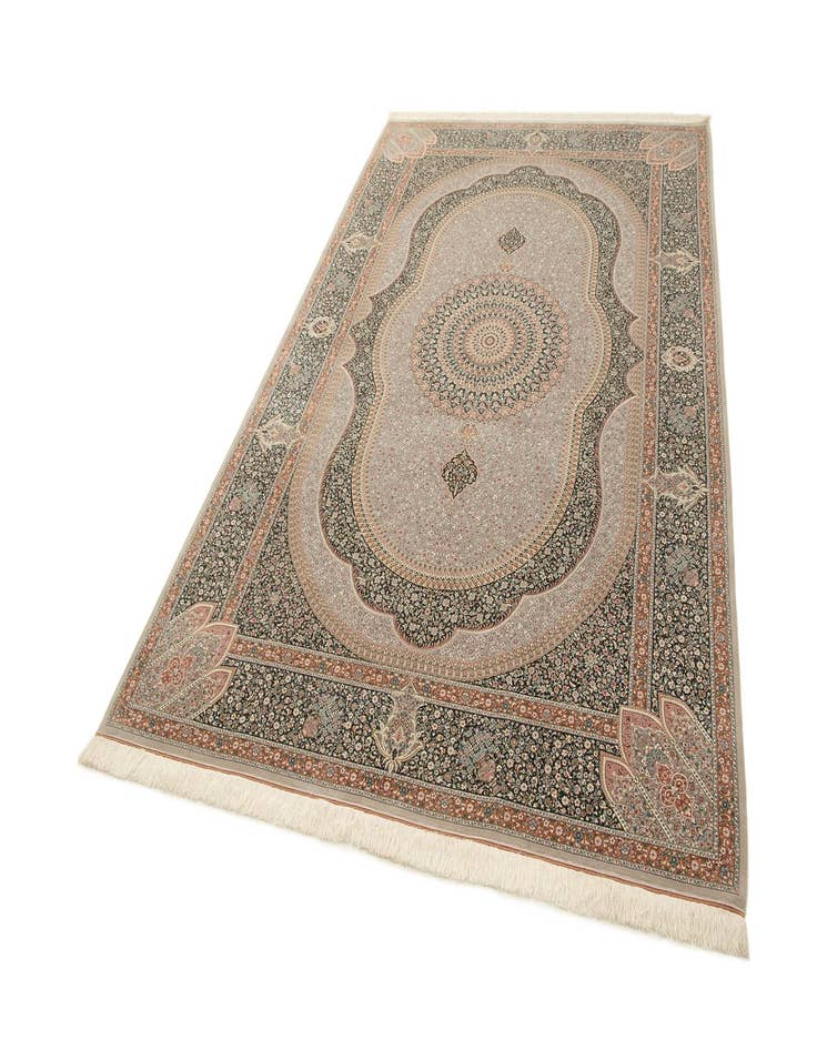 Detail image of 6' 6 x 9' 9 Ghom Design Rug