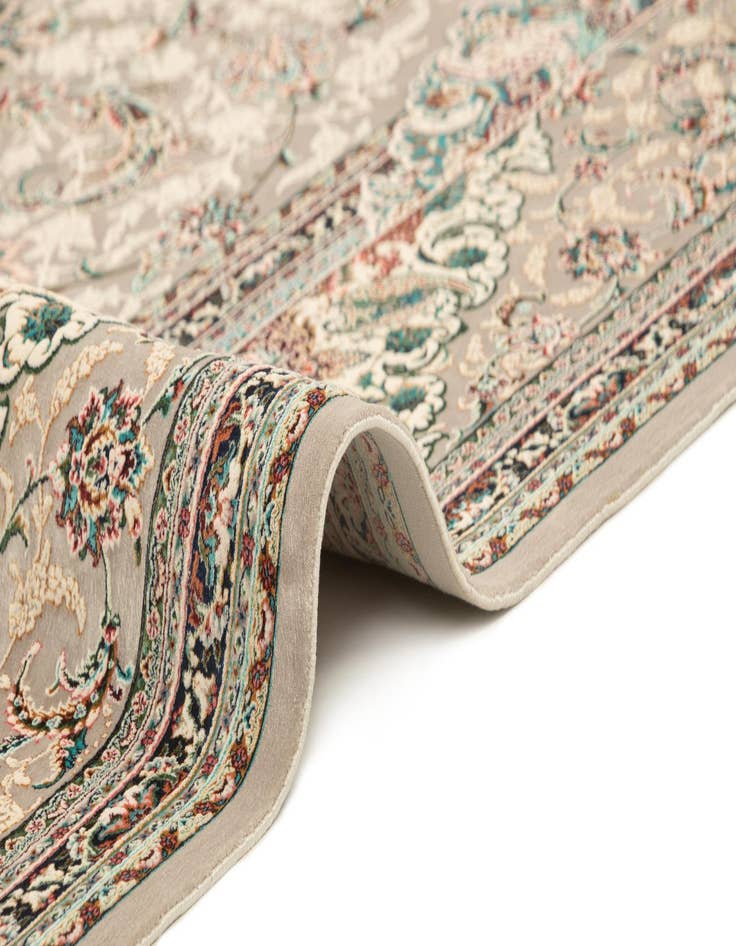 Detail image of 6' 7 x 9' 9 Ghom Design Rug