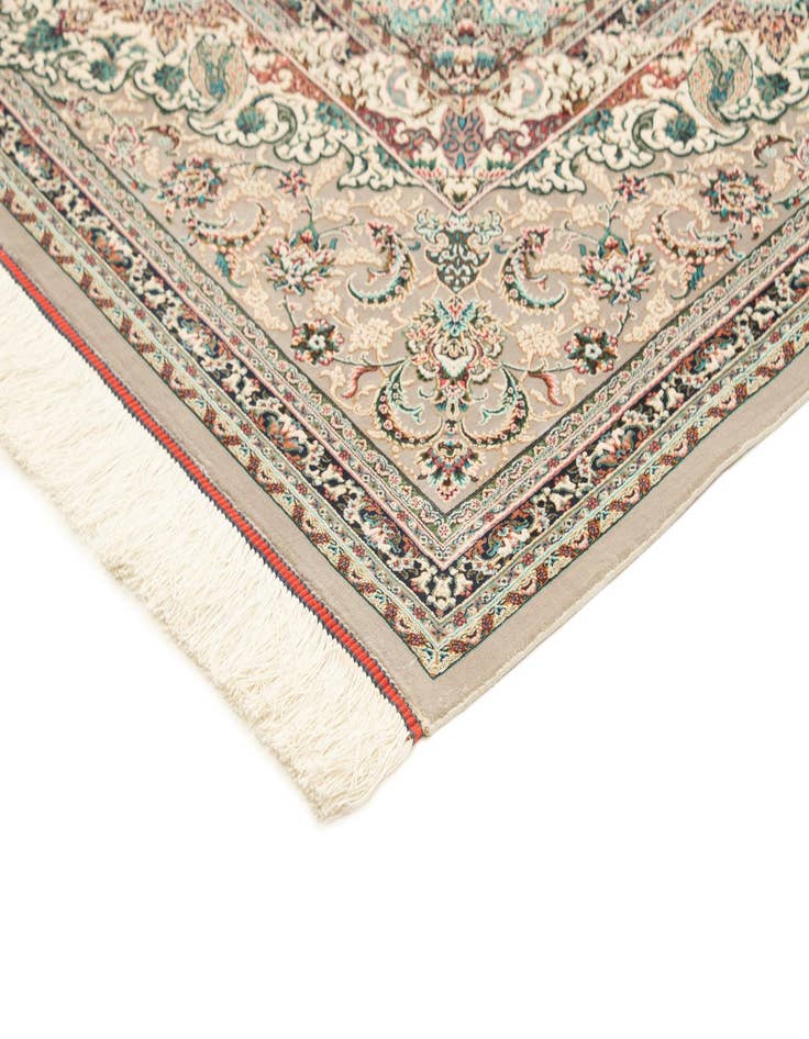 Detail image of 6' 7 x 9' 9 Ghom Design Rug