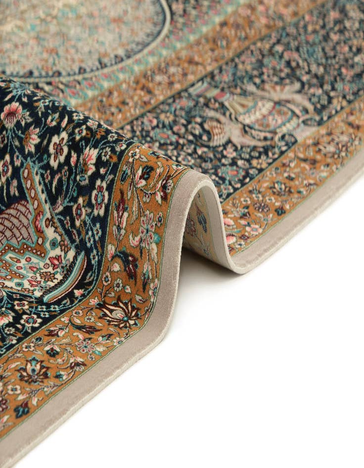 Detail image of 6' 5 x 9' 9 Ghom Design Rug