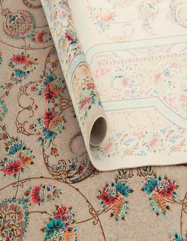 Detail image of 6' 6 x 9' 9 Ghom Design Rug