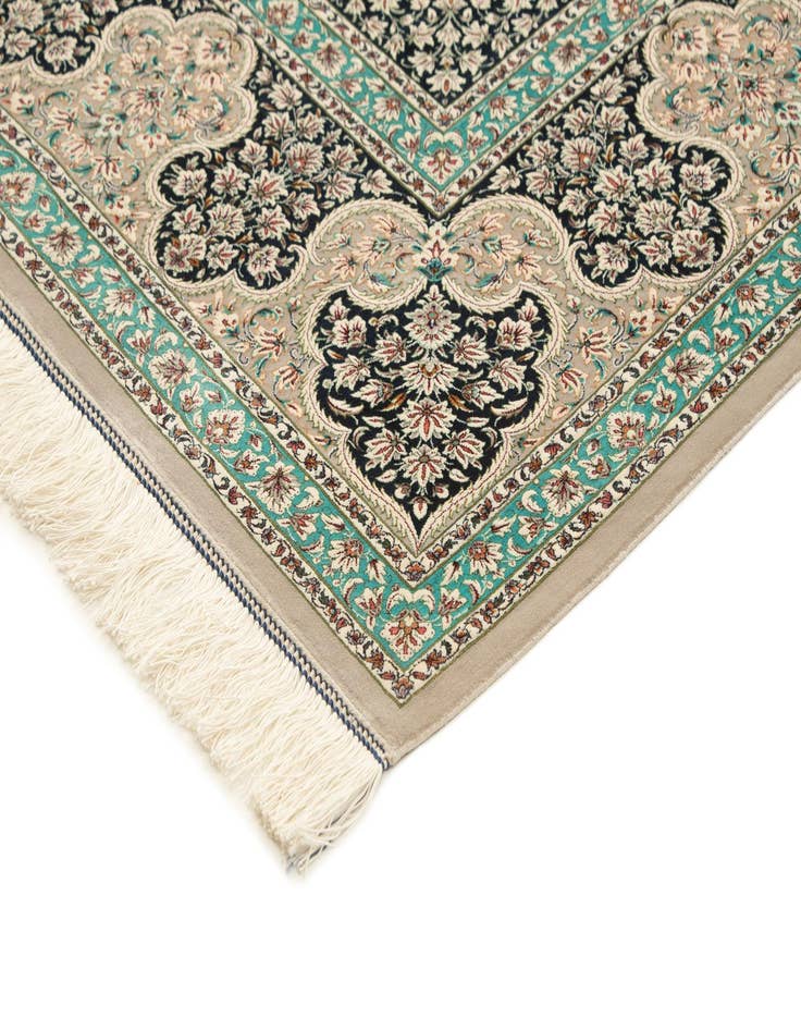 Detail image of 6' 6 x 9' 9 Ghom Design Rug