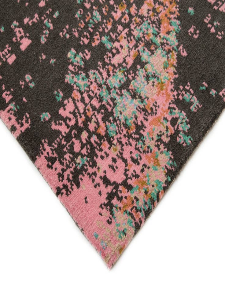 Detail image of 7' 8 x 9' 11 Modern Himalaya Wool Rug