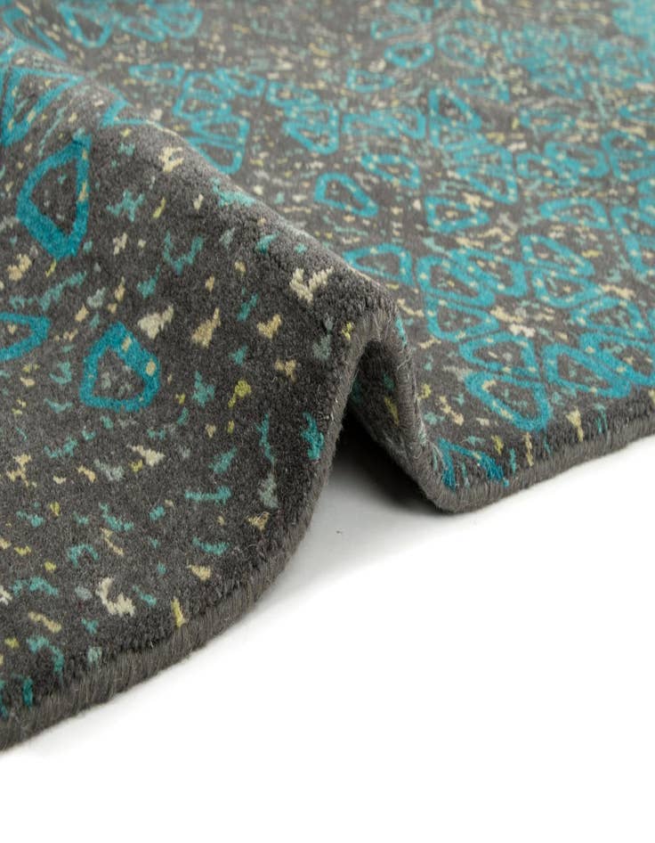 Detail image of 7' 6 x 9' 9 Modern Manshu Wool Rug