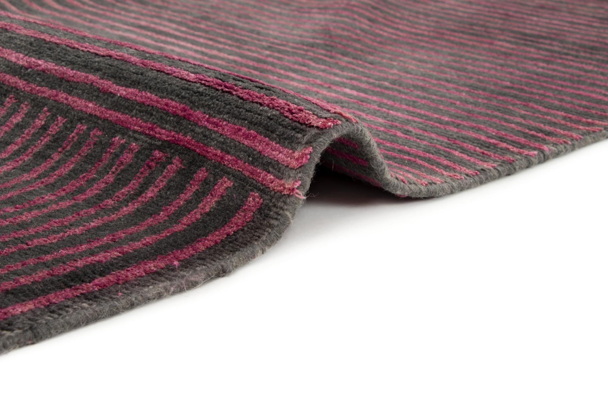 7' 7 x 9' 10 Modern Nehmo Rug