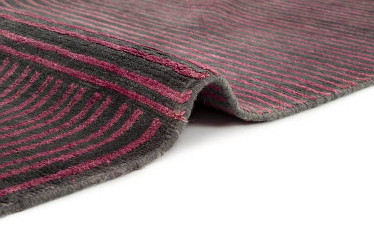 Detail image of 7' 7 x 9' 10 Modern Nehmo Rug