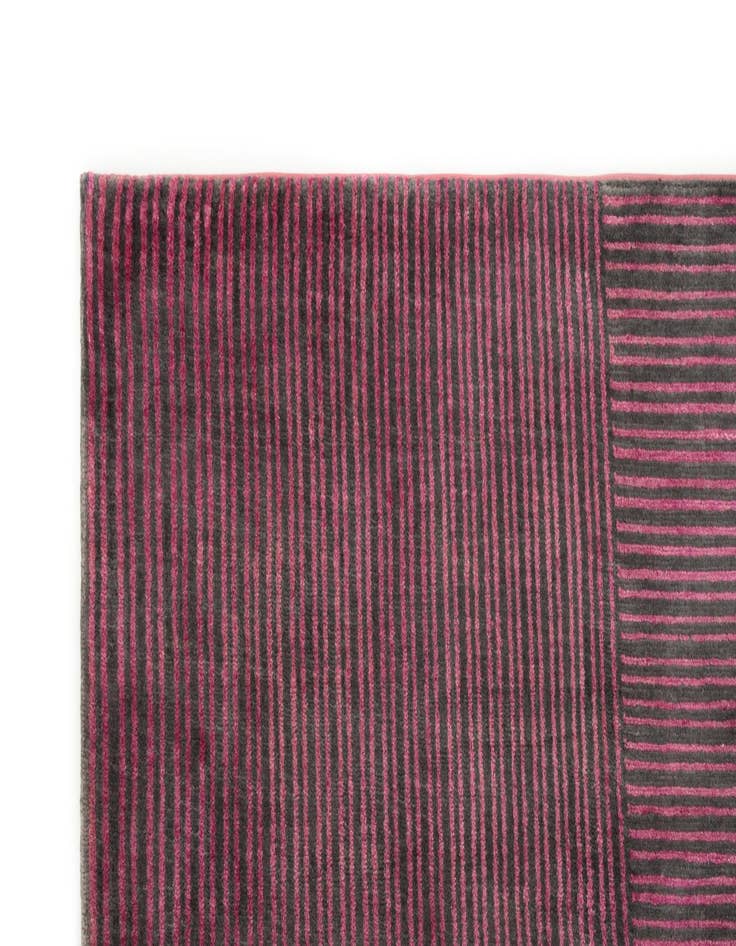 Detail image of 7' 7 x 9' 10 Modern Nehmo Rug