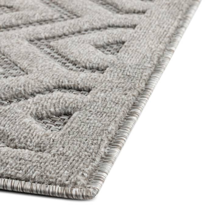 Detail image of 7' 10 x 10' Easy-Clean Trellis Textured Indoor / Outdoor Rug