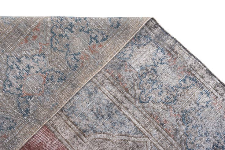 Detail image of 9' 9 x 12' 11 Vintage Royal Wool Rug