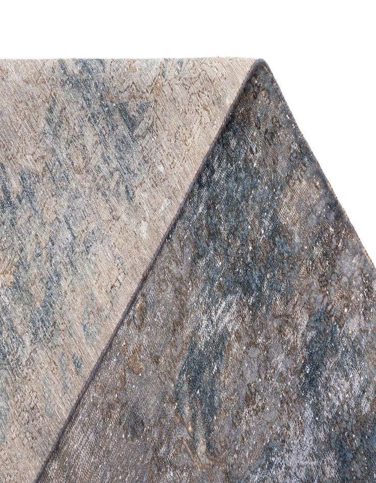 Detail image of 9' 10 x 13' 7 Vintage Royal Wool Rug